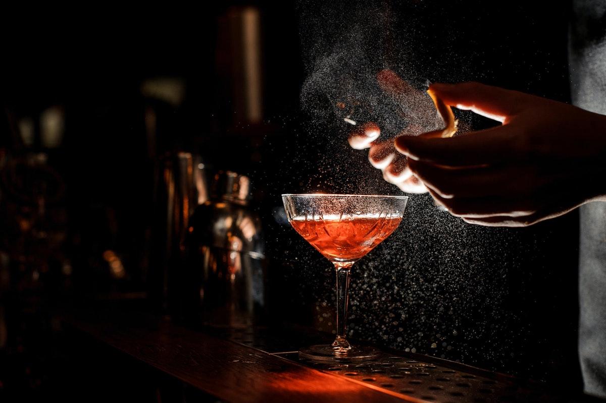 Middle Eight - Covent Garden - Preferred Hotels And Resorts 런던 외부 사진 A bartender dusting a cocktail with ground nutmeg