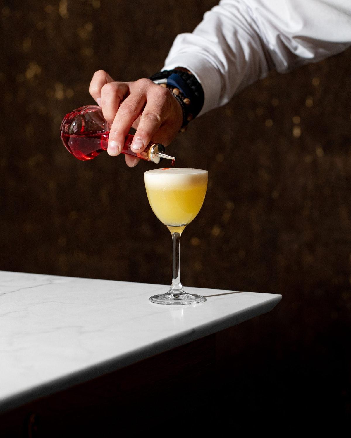 Middle Eight - Covent Garden - Preferred Hotels And Resorts 런던 외부 사진 A bartender topping a cocktail with a dash of Angostura Aromatic Bitters