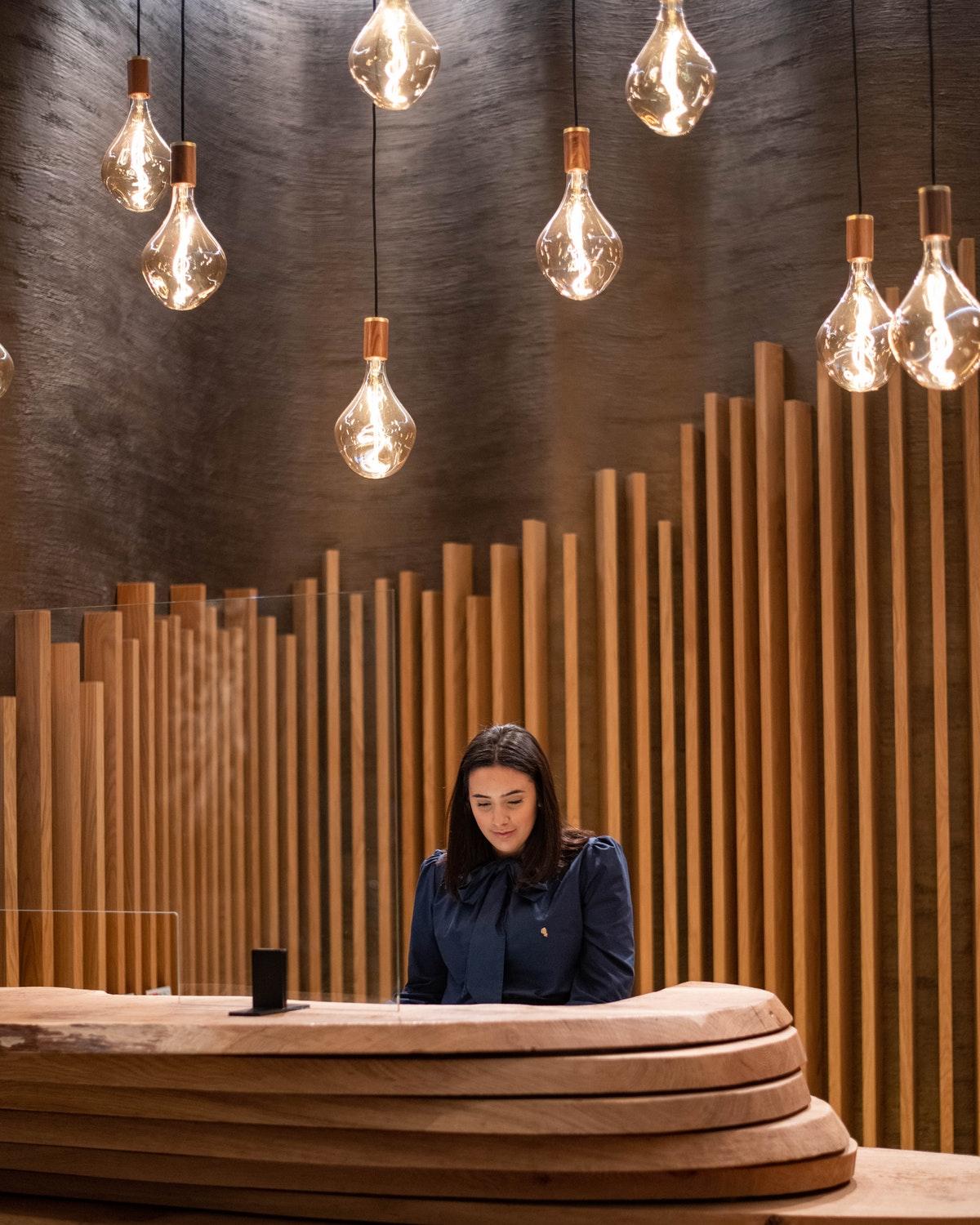Middle Eight - Covent Garden - Preferred Hotels And Resorts 런던 외부 사진 A woman praying in a church