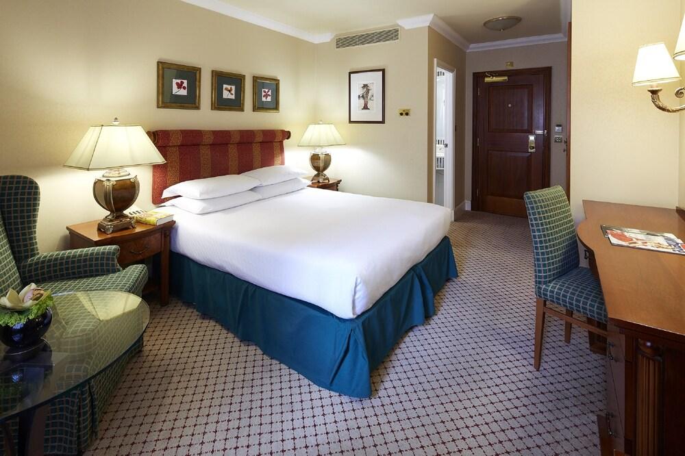 Middle Eight - Covent Garden - Preferred Hotels And Resorts 런던 외부 사진 A room at the InterContinental London