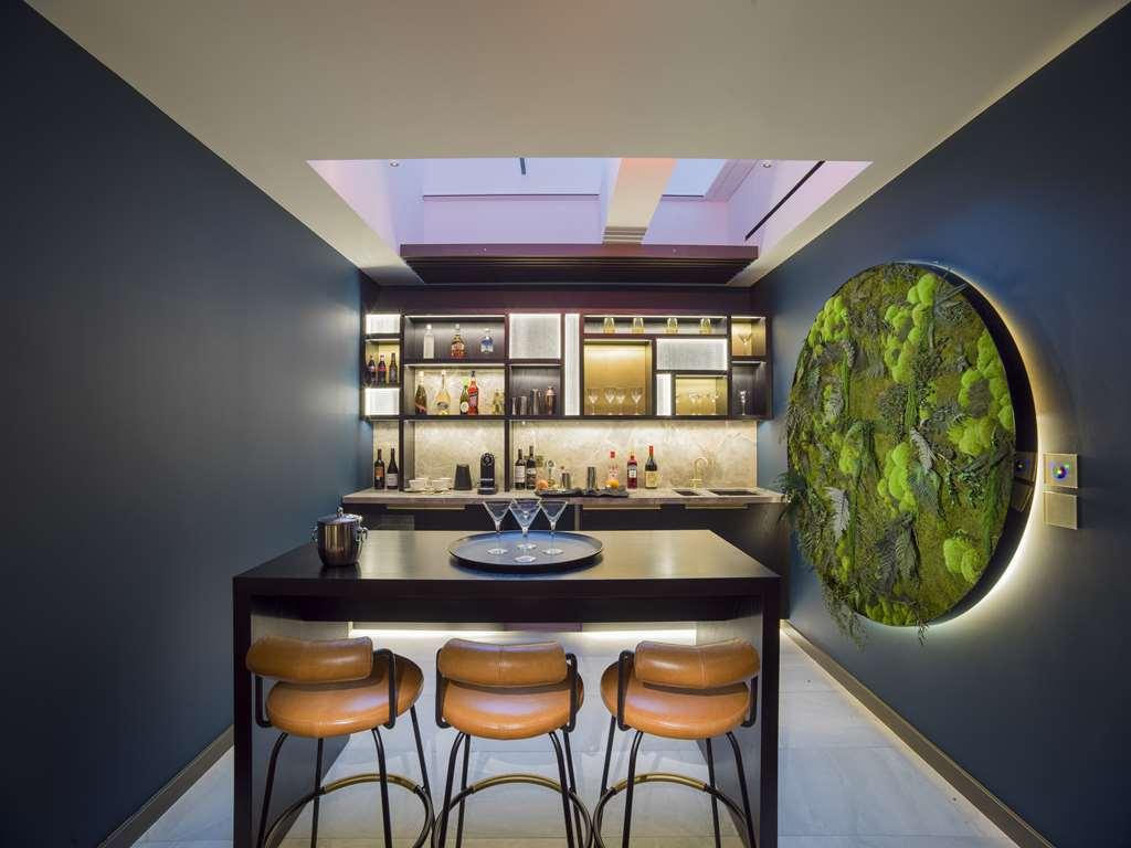 Middle Eight - Covent Garden - Preferred Hotels And Resorts 런던 객실 사진 The bar at the 2014 edition of the London Design Festival