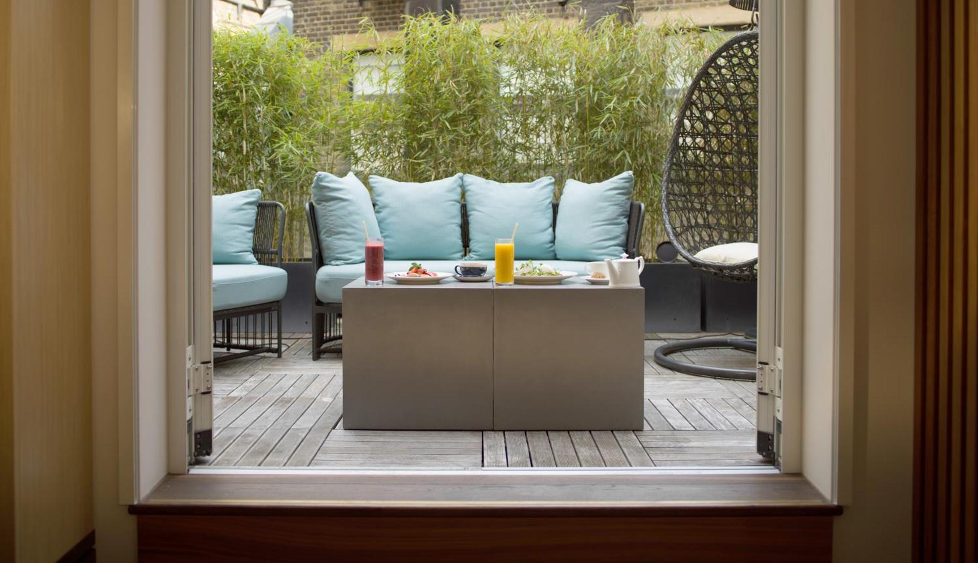 Middle Eight - Covent Garden - Preferred Hotels And Resorts 런던 외부 사진 A French window